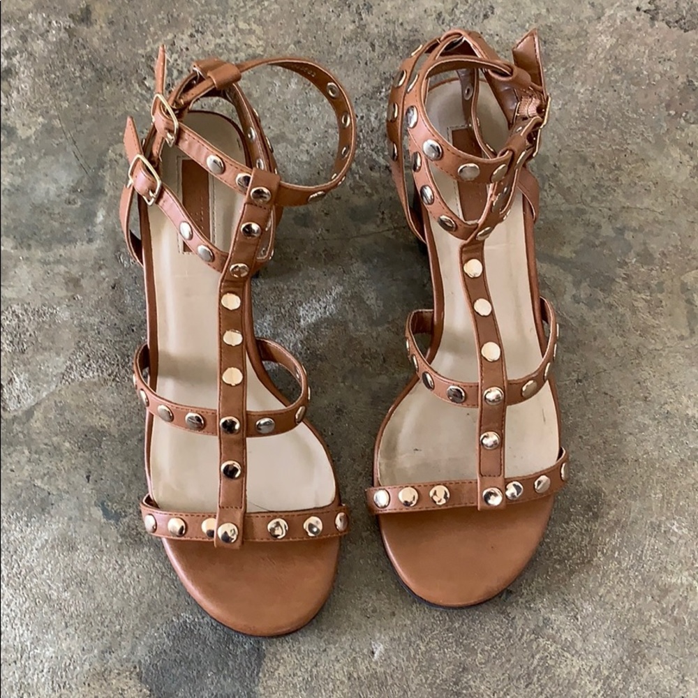 FOREVER 21 Sandals Strappy Galdiator size 8 Tan